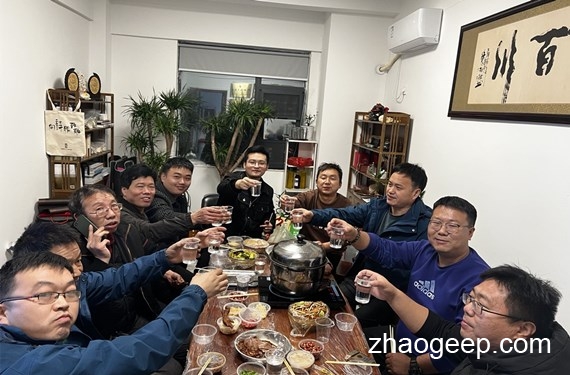 兆格環(huán)保四季度團(tuán)建 鑫兆豐全自動液壓榨油機(jī)